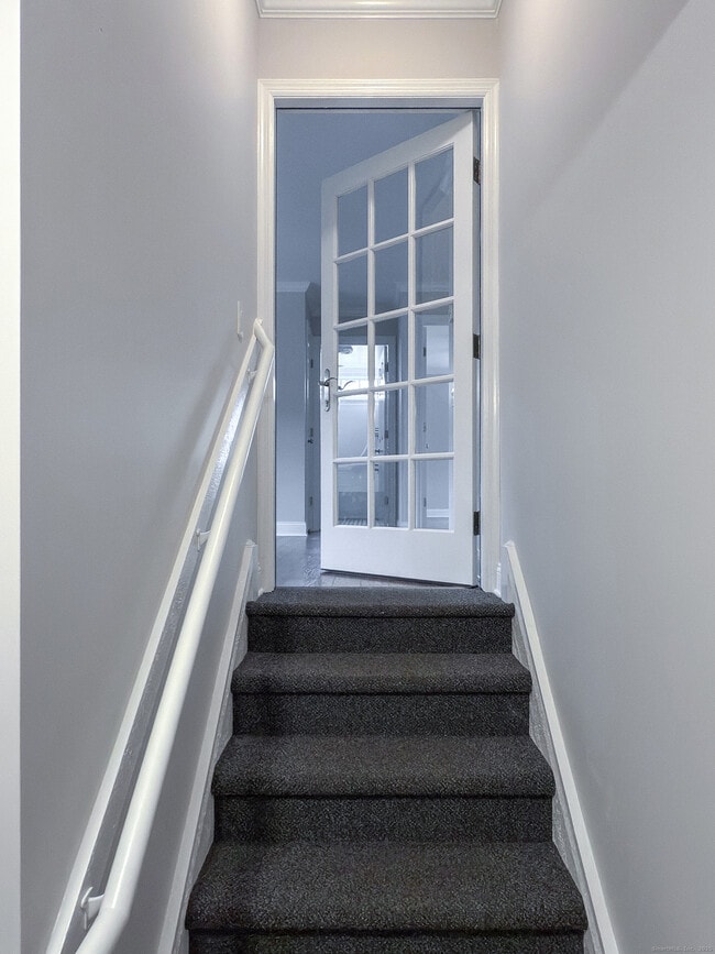 Building Photo - 346 Southbury Rd