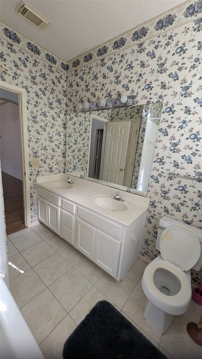 Building Photo - 23206 Colony Green Dr