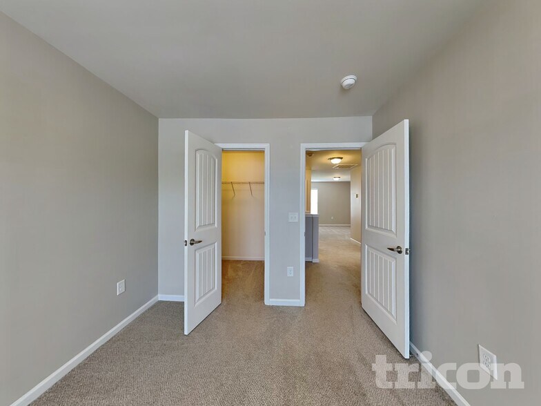 Building Photo - 4416 Lyman Ave