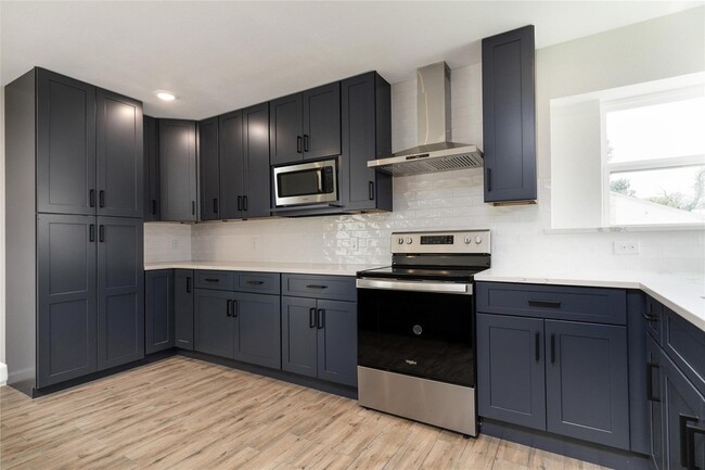Building Photo - 13155 Pebblewalk Cir S