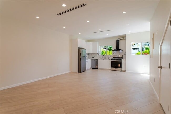 Building Photo - 10787 Las Lunitas Ave