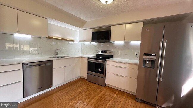 Building Photo - 13566 Bentley Cir