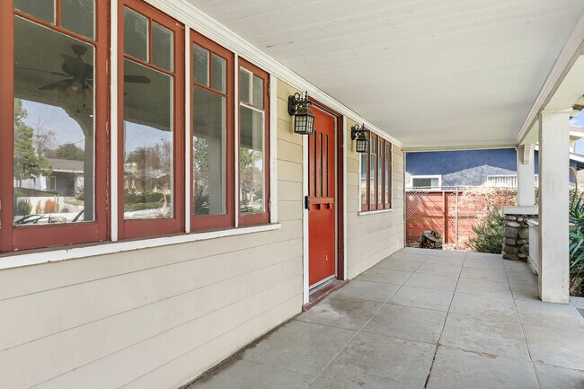 Front Porch - 490 MacDonald St