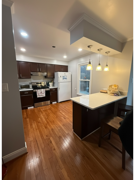 Building Photo - 126 E Hammaker St