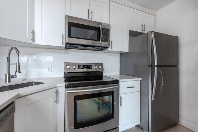 Building Photo - 629 Sea Pine Way