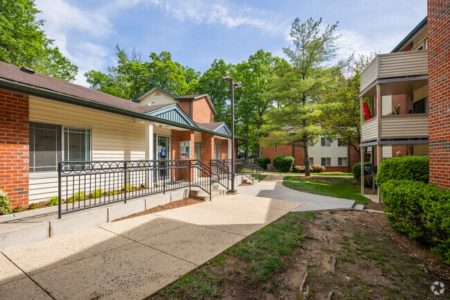 Building Photo - West Glade
