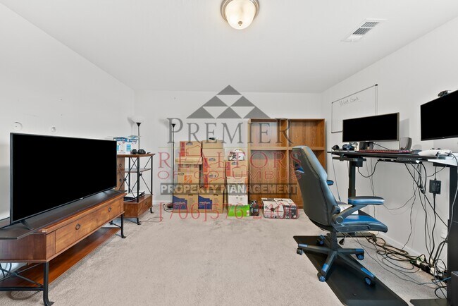 Building Photo - 7125 Double Pine Ct
