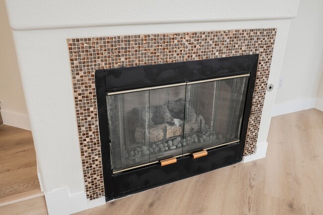 Building Photo - Honey, I’m Home! This Lovely 3 Bedroom, Two-Story Home Is Located In Summerlin.