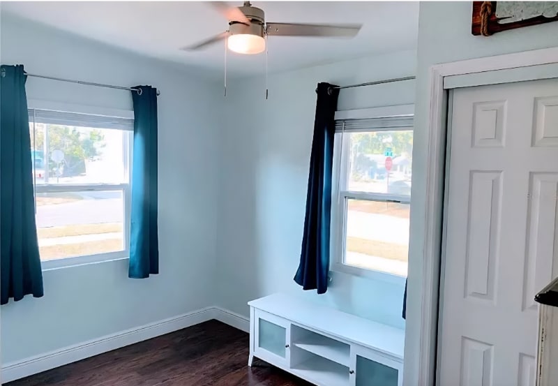 Building Photo - 2400 15th Ave N