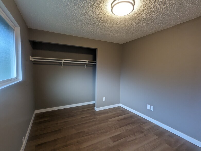 Building Photo - 1614 Cellars Ave