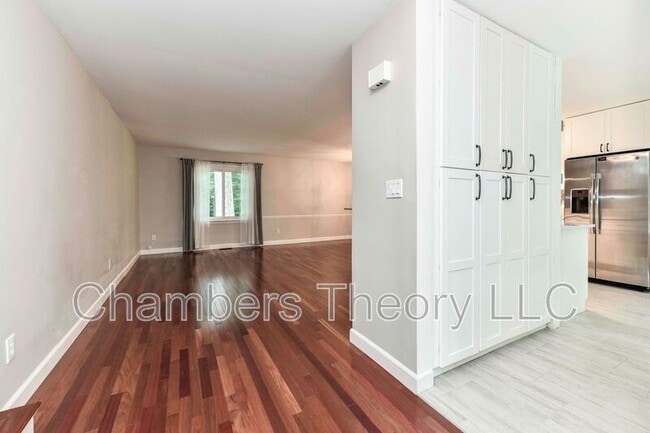 Building Photo - 12231 Westwood Hills Dr