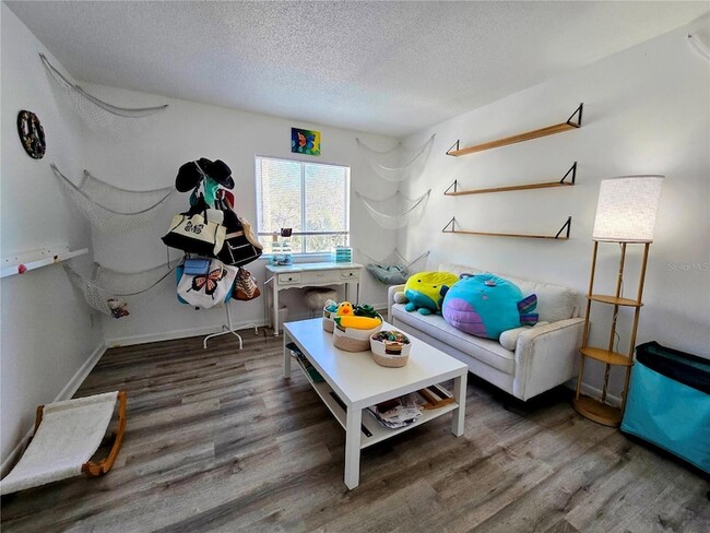 Building Photo - 633 Silver Pass