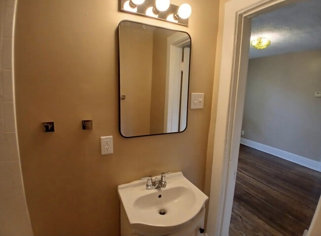 Building Photo - 103 N 38th St