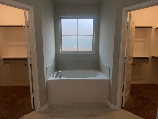 Building Photo - 3 BEDROOM, PLUS OFFICE, BELTON ISD