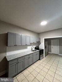 Building Photo - 1312 N Alden St