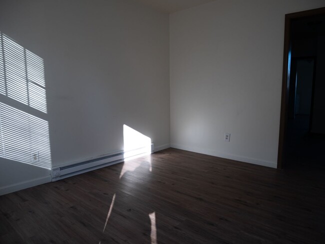 Building Photo - Bright 2-Bedroom Easton Apartment with Out...