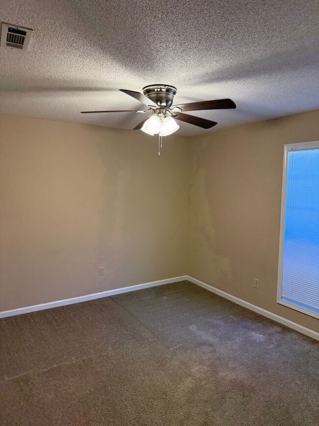 Building Photo - 156 Lakeside Dr