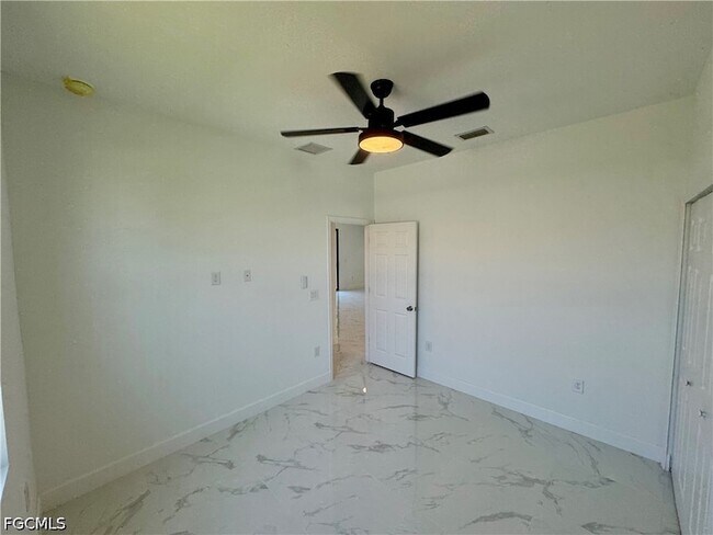 Building Photo - 1208 NW 25th Pl