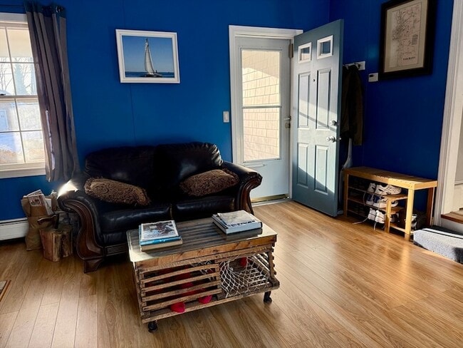 Building Photo - 12 Holiday Dr