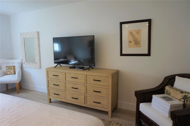 Building Photo - 210 Seaview Dr