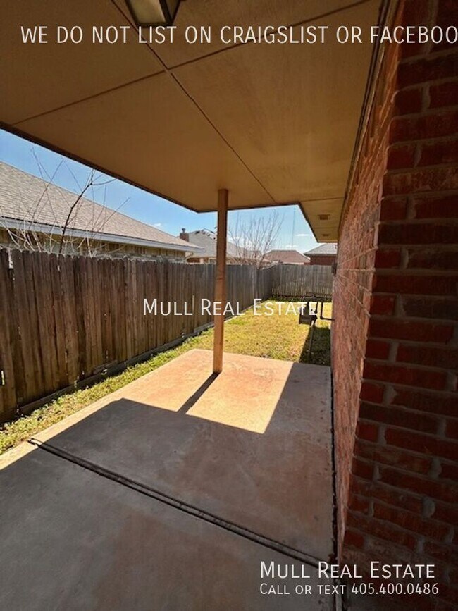 Building Photo - 2828 SE 89th Terrace