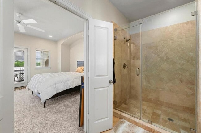 Building Photo - 1215 Roberts St