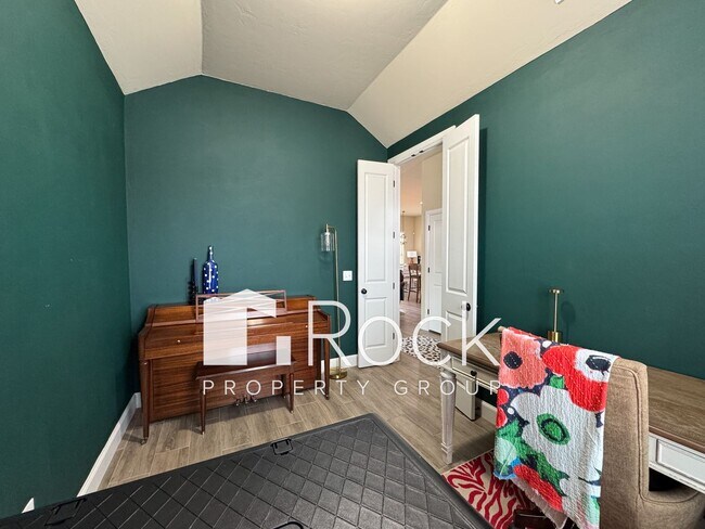 Building Photo - Beautiful 3 Bedroom Home with Study in Westmoore Area of OKC