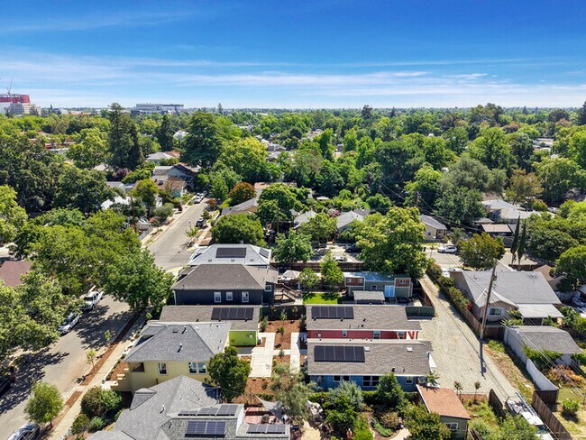 Building Photo - Beautifully updated 2/1 in North Oak Park! Located Close to UC Davis Med Center + MgGeorge Law Sc...