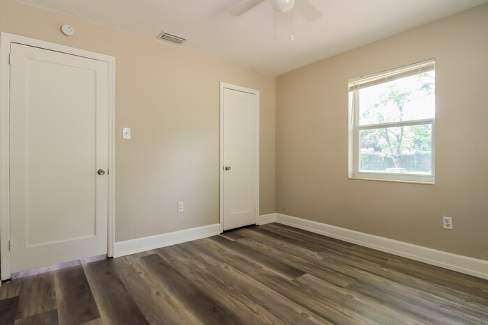 Building Photo - 2145 25th Ave N