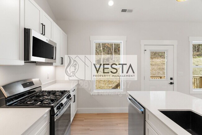 Building Photo - 11 Apple Meadow Ln