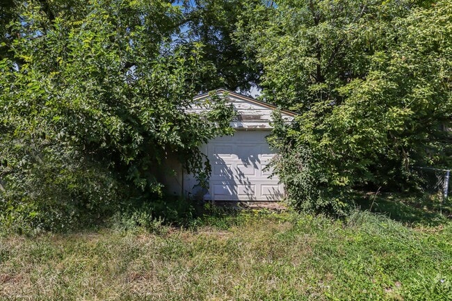 Building Photo - 450 S Terrace Ave