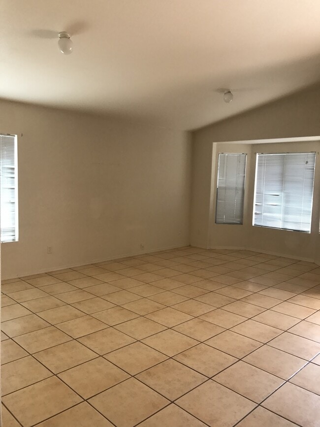 Building Photo - 3 BDR 2 Bath in Chaparral Village neighbor...