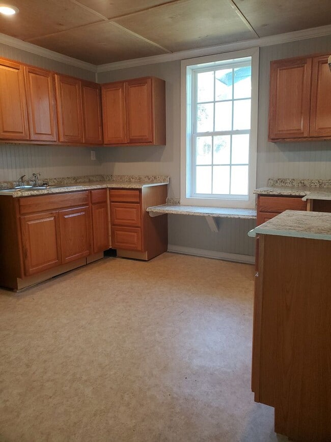Building Photo - 151 Circle Dr