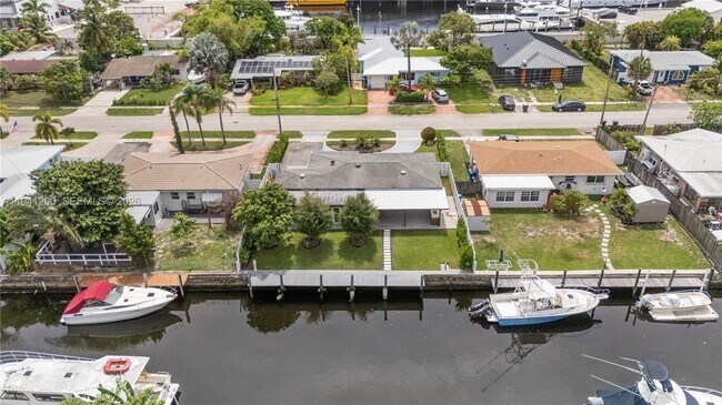 Building Photo - 1931 SW 22nd Ave