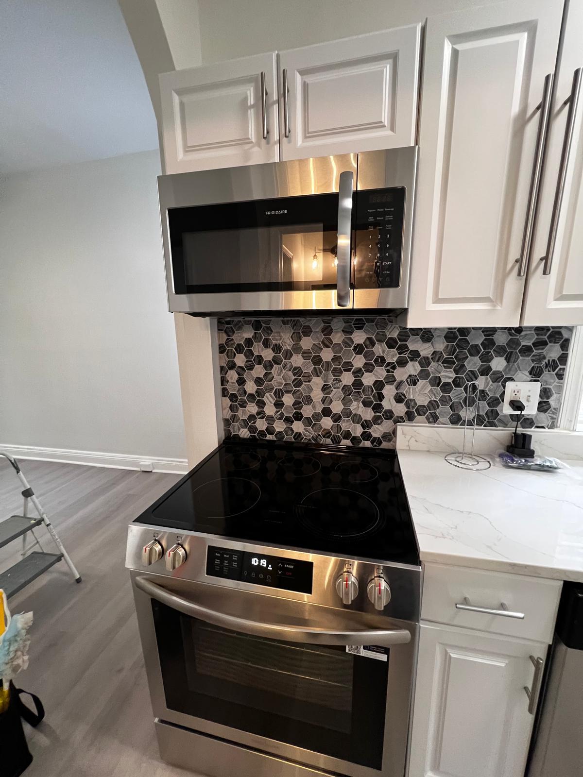 New stainless steal appliances - 2448 Lakeview Ave