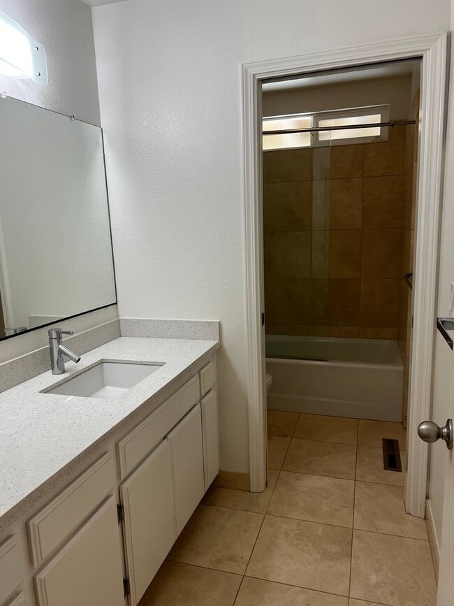 Building Photo - Updated 3 bedroom 2 bathroom Single Family...