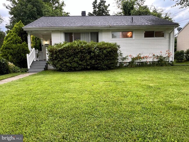 Building Photo - 1215 Highwood Rd