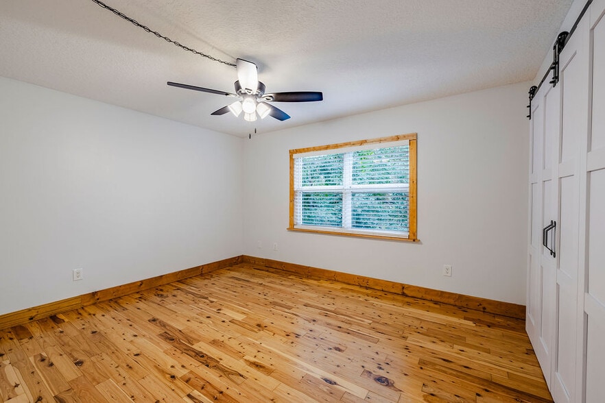 Building Photo - 715 20th St