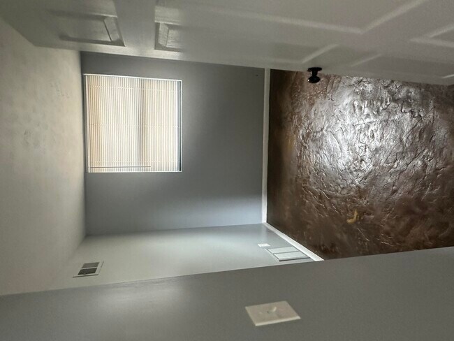 Building Photo - 702 Wilkinson Blvd