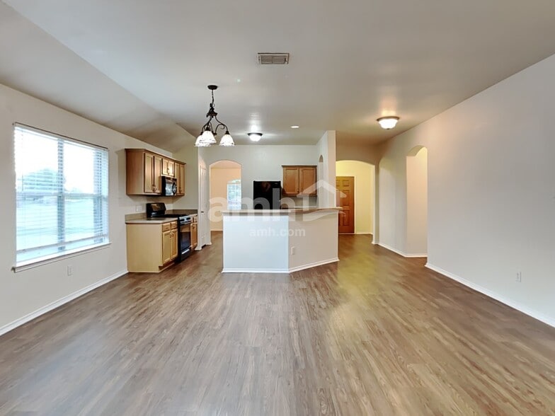 Building Photo - 3833 Pinebluff Ln