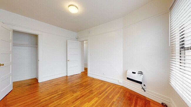 Building Photo - 216 4th Ave