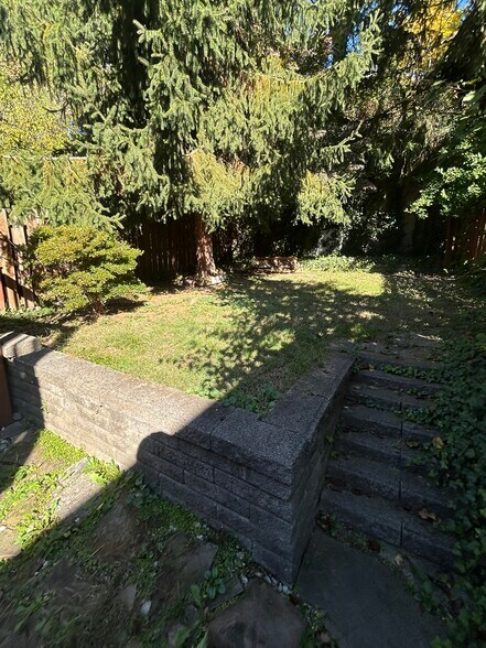 Building Photo - 131 5th St