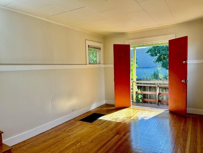 Building Photo - 2609 McGee Ave