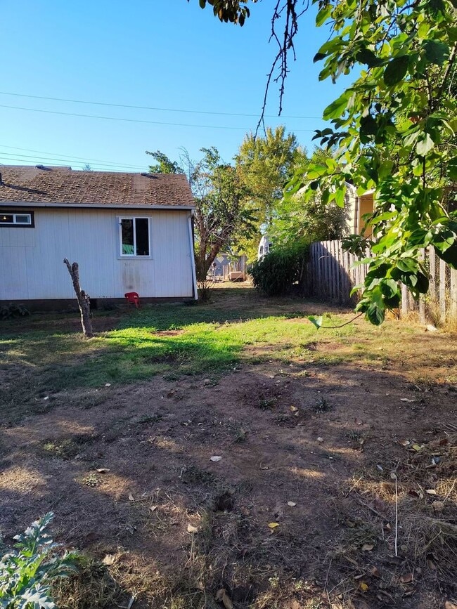 Building Photo - Cute 2 bedroom 1 bath home in Myrtle Creek...