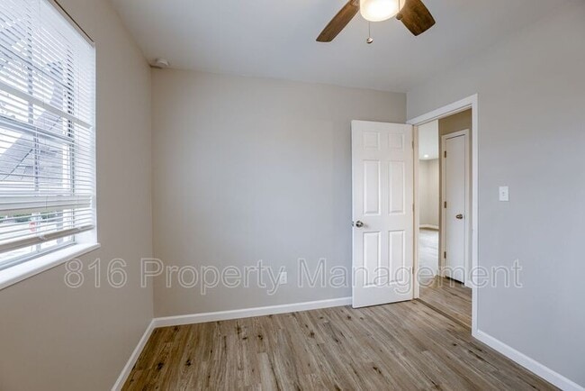 Building Photo - 1109 E Sea Ave