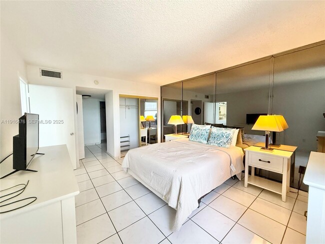 Building Photo - 9273 Collins Ave