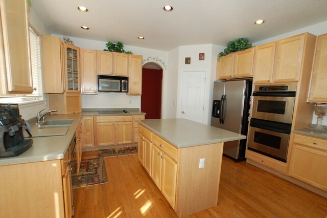 Building Photo - 10245 Carriage Club Dr