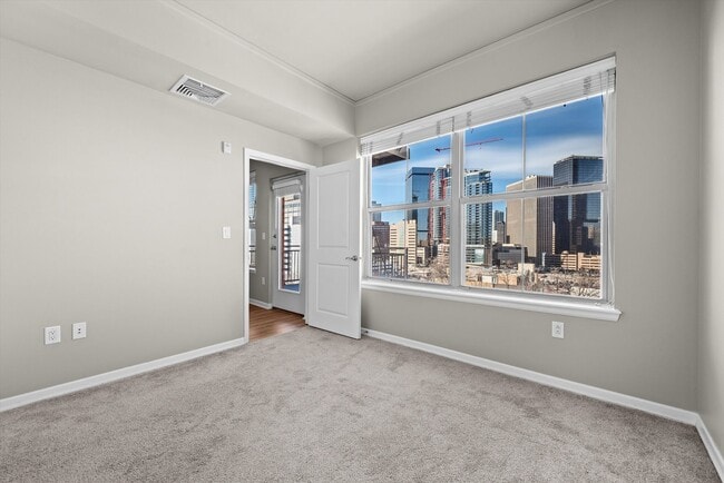 Building Photo - Downtown Living