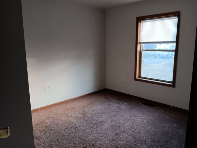 Building Photo - For Rent - Four-Bedroom Two-Bathroom Home Available NOW!