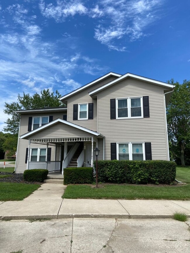 Building Photo - 120 S Silverwood Ln